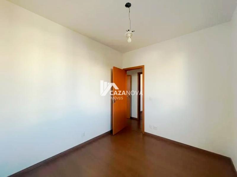 Apartamento de 03 quartos, elevador e 02 vagas no Caiçara