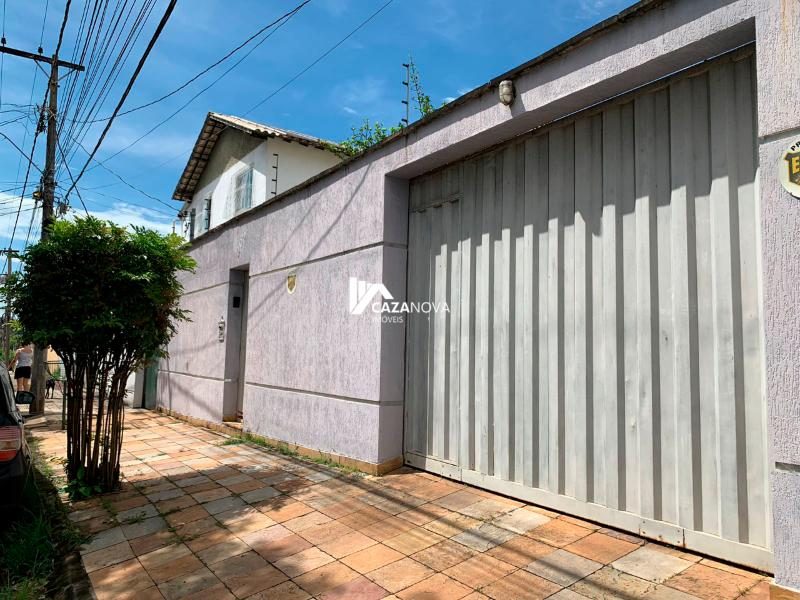 Casa com três quartos com suíte no São João Batista