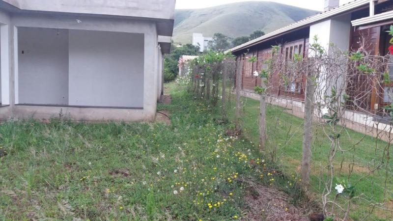 Casa Três quartos Condomínio Ville Des Lacs