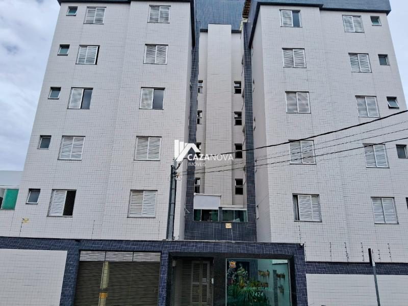 Cobertura com 04 quartos e 03 vagas no Caiçara