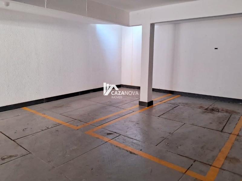 Cobertura de quatro quartos e 02 vagas no Caiçara.
